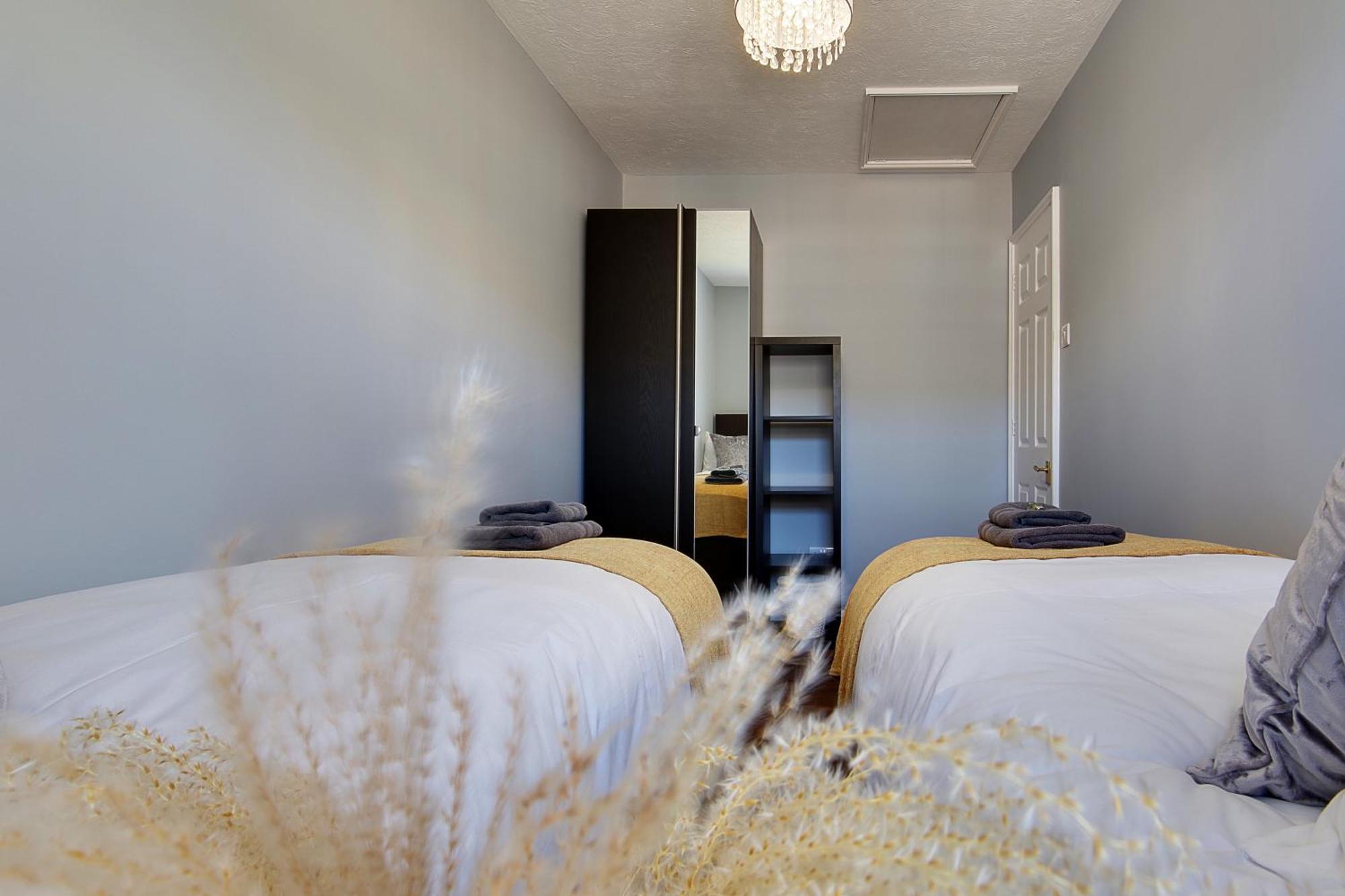 14 Oxford Mews - 5 Star Living For Up To 10 People Villa Southampton Bagian luar foto