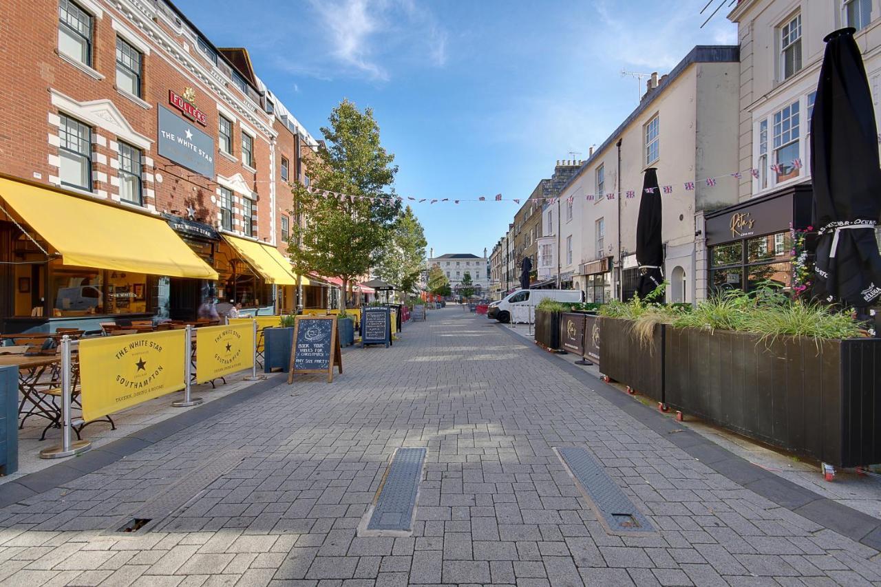 14 Oxford Mews - 5 Star Living For Up To 10 People Villa Southampton Bagian luar foto